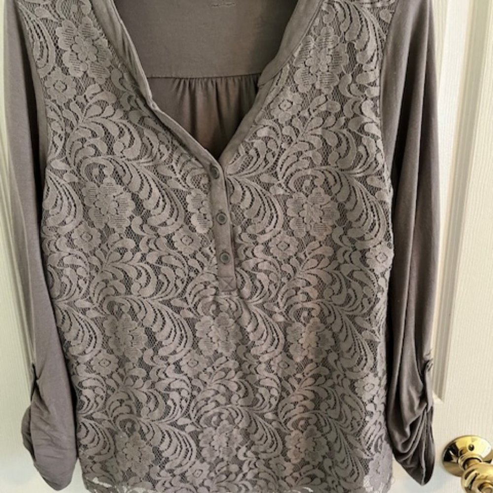 Apt 9 Gray Lace Overlay Top